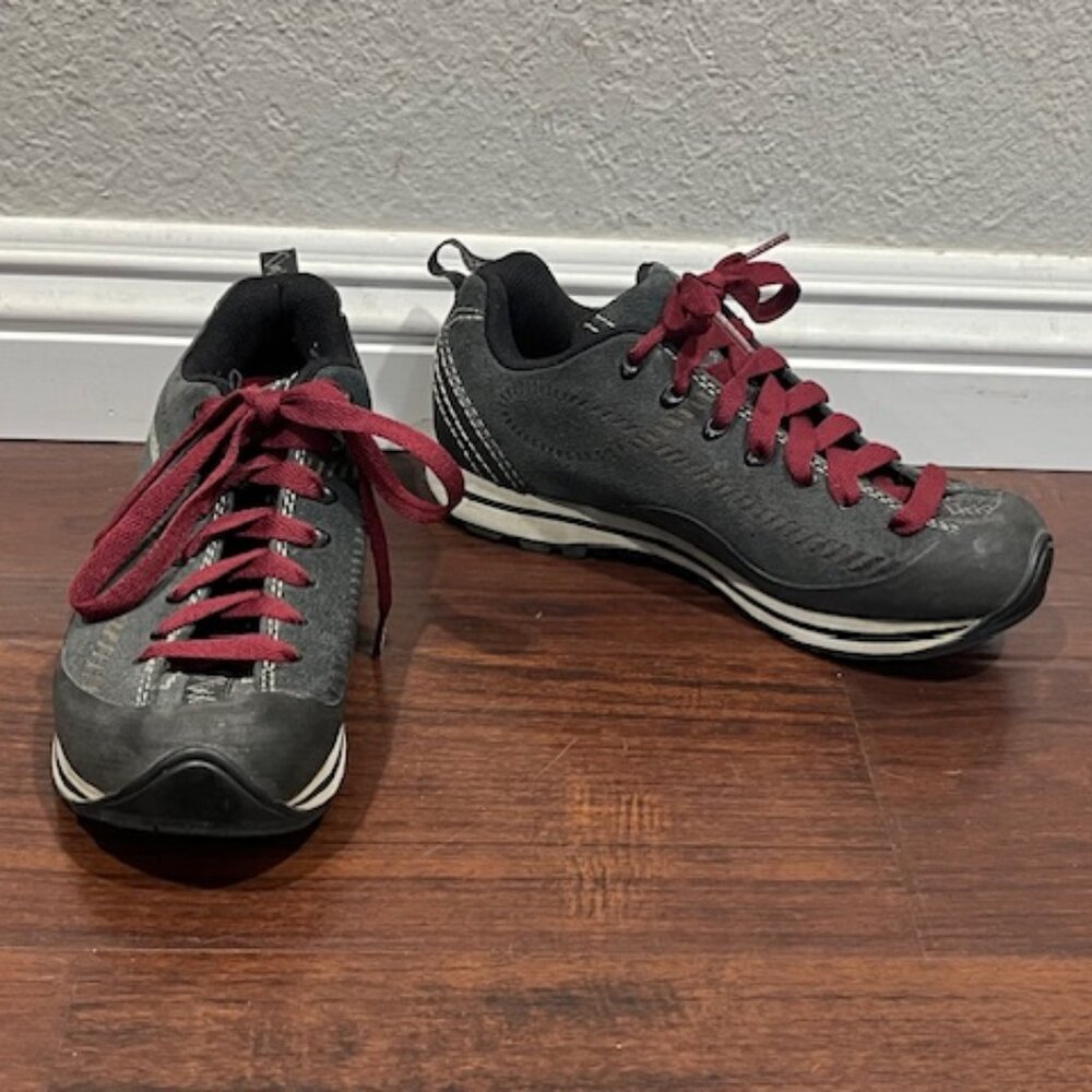 Patagonia Huckleberry Hiking and Approach Shoes - Womens US Size 8, Vibram